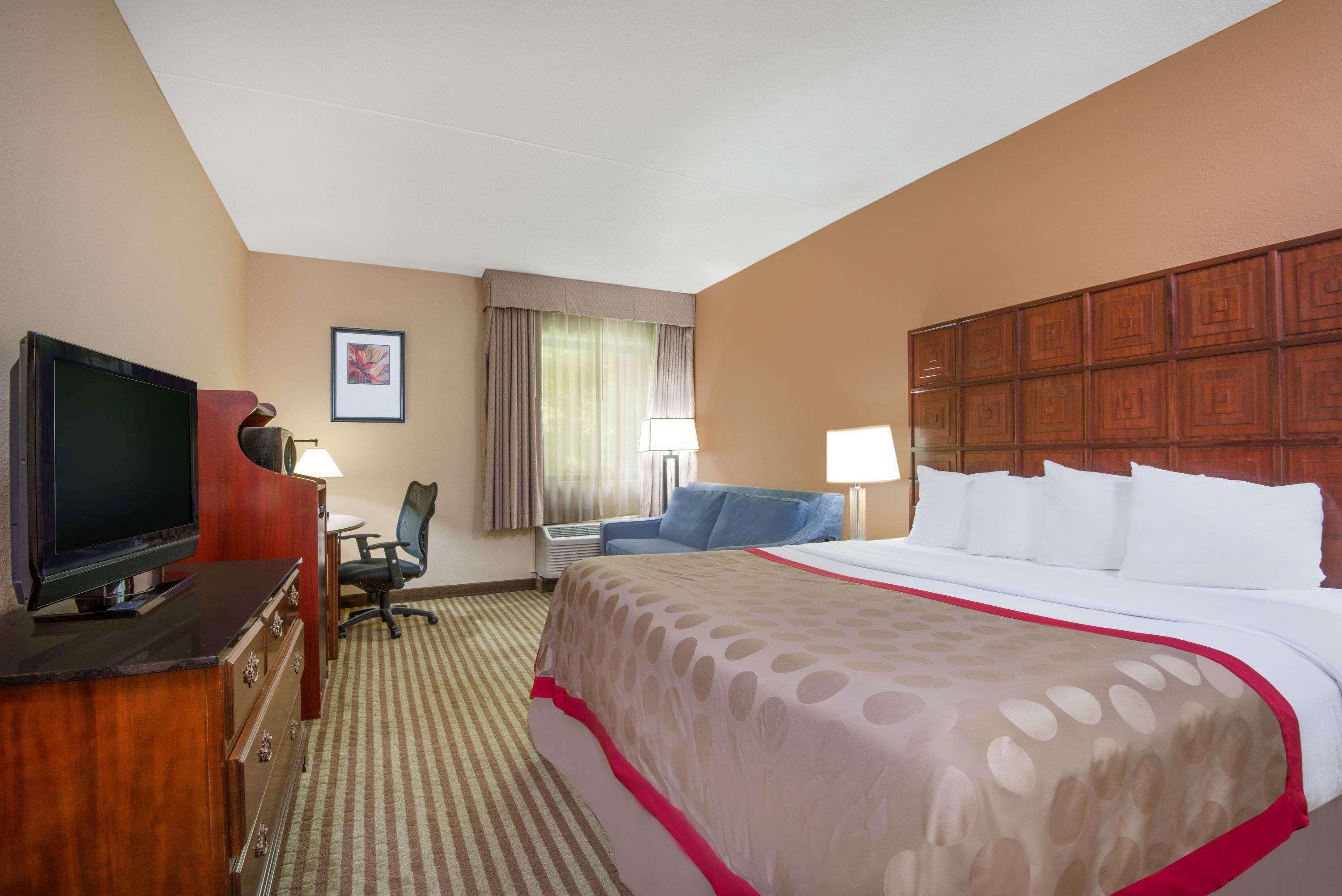 Hotel Ramada By Wyndham Columbus North Westerville Exterior foto