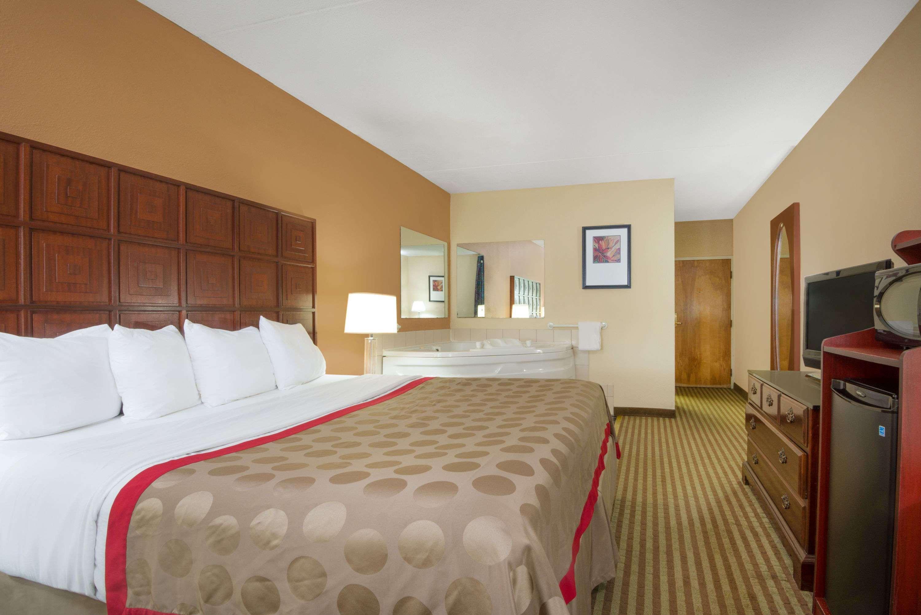 Hotel Ramada By Wyndham Columbus North Westerville Exterior foto