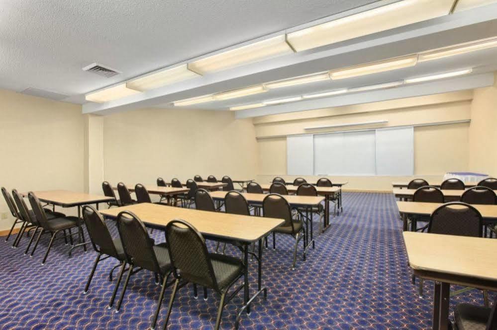 Hotel Ramada By Wyndham Columbus North Westerville Exterior foto