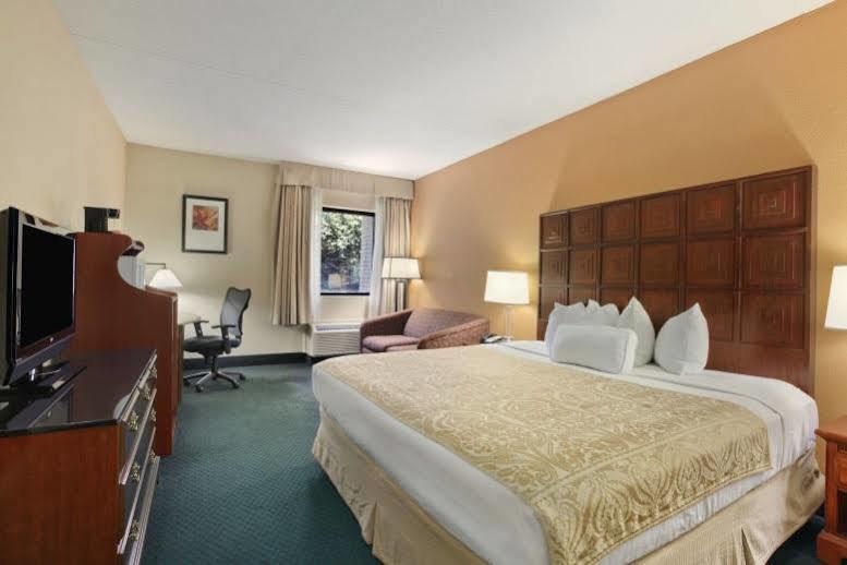 Hotel Ramada By Wyndham Columbus North Westerville Exterior foto